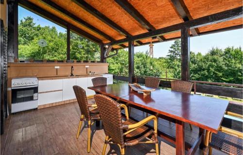 Dapur atau dapur kecil di Jungle House with private pool and hot tub