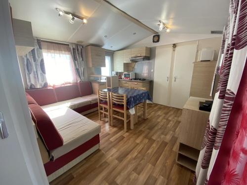 Fotografia z galérie ubytovania Mobile Home Confort à 20m de la Plage avec Parking - 4 Pers., Camping Cadoret, Fouras - FR-1-709-53 v destinácii Fouras