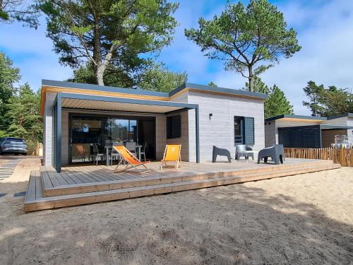 Chalet standing, 6 couchages, piscine chauffée, terrasse privée, proche plage et commerces - FR-1-361-520