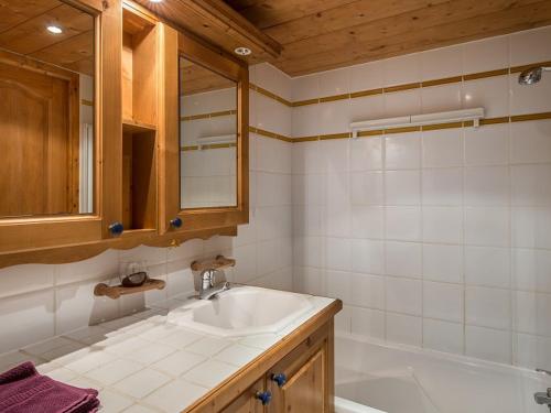 a bathroom with a sink and a tub at Charmant appartement familial 3ch, piscine, spa, pied des pistes et commerces - Méribel Village - FR-1-566-63 in Les Allues