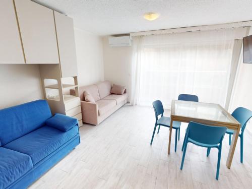 Photo de la galerie de l'établissement Studio climatisé rénové, proche mer et commerces, avec ascenseur et bus à proximité - FR-1-196-341, à Menton