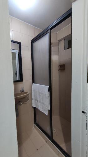 Koupelna v ubytování Habitación, con baño privado #7