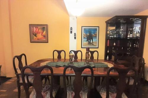 a dining room table with chairs and a dining room at Mi Casa en Rio in Riobamba