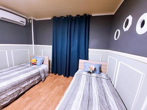 Postel nebo postele na pokoji v ubytování PyoLi Guesthouse