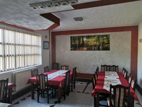 Restoran ili drugo mesto za obedovanje u objektu Vila Tribalija