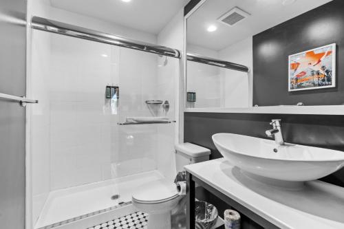 Bilik mandi di Hollywood Le Bon Hotel