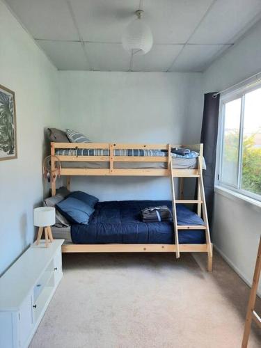 a bedroom with two bunk beds in a room at Cottage 3mn walk CBD/Marina. Wifi,AC, pet-friendly in Nelson Bay