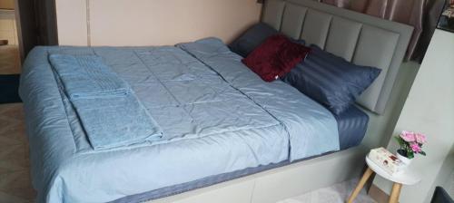 Cama ou camas em um quarto em JATUPORN A3