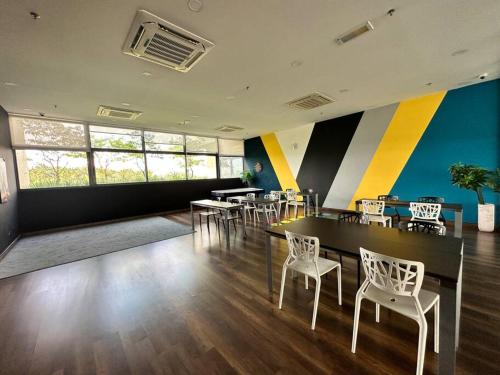 Ruang duduk di Citrine Hub in Sunway Iskandar by Cowidea