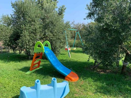 Ο χώρος παιχνιδιού για παιδιά στο Graziosa casa in campagna