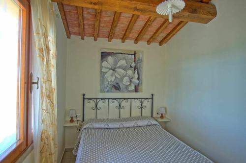 a bedroom with a bed in a room at Villa Roberto by PosarelliVillas in Fontanella
