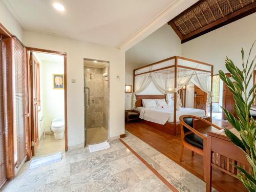Koupelna v ubytování The Lagoon Bali Pool Hotel and Suites