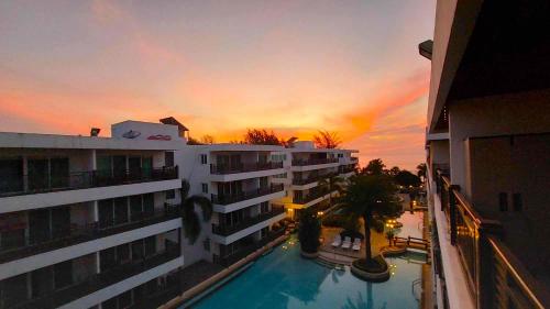Πισίνα στο ή κοντά στο Beachfront Apartment with Balcony, Sea View & Pool View - Cha Am - Hua Hin