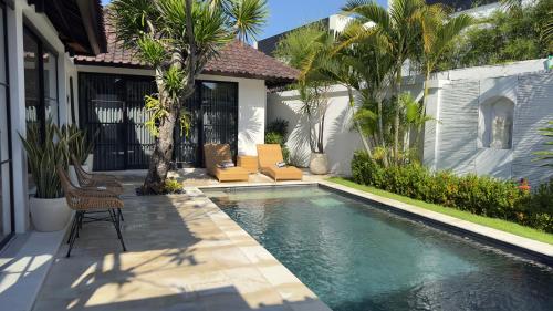 Piscine de l'établissement The Kon's Villa Bali Seminyak ou située à proximité