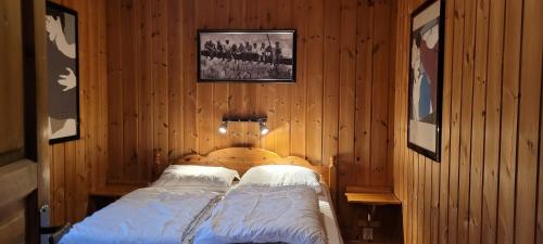 Postel nebo postele na pokoji v ubytování Solbjørnlia Apartments
