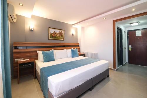 Ένα ή περισσότερα κρεβάτια σε δωμάτιο στο SIGNATURE GARDEN AVANOS Hotel & SPA