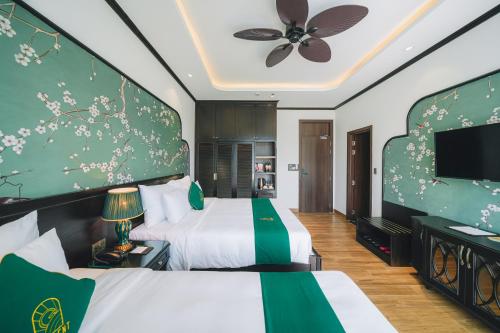 Кровать или кровати в номере Goldient Boutique Hotel