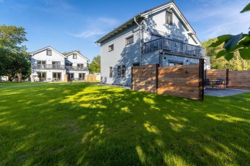 a large yard with a white house and a house at Lodge54 in Sankt Peter-Ording