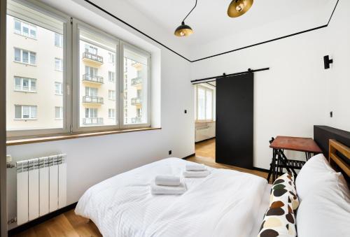 Tempat tidur dalam kamar di Uniwersytet Warszawski Modern Apartment
