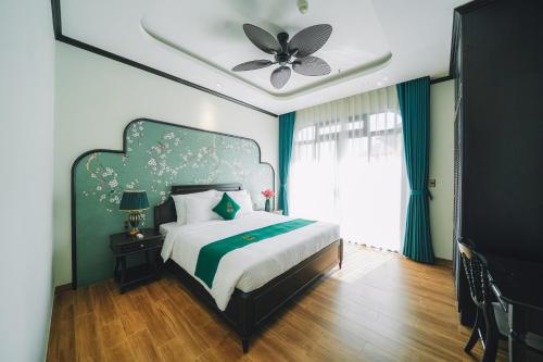 Кровать или кровати в номере Goldient Boutique Hotel