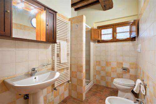Ένα μπάνιο στο Bazzani Apartments