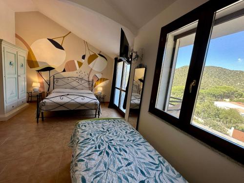 a bedroom with a bed and a large window at Villa Lotty a 5 minuti a piedi dal mare in Torre delle Stelle