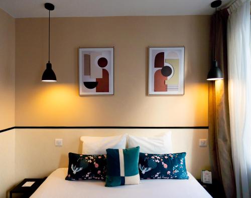 Кровать или кровати в номере Hotel Lilas Blanc