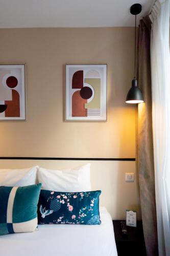 Кровать или кровати в номере Hotel Lilas Blanc