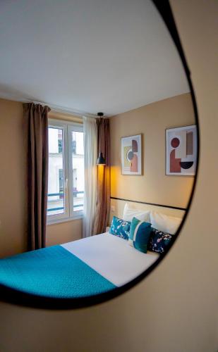 Кровать или кровати в номере Hotel Lilas Blanc