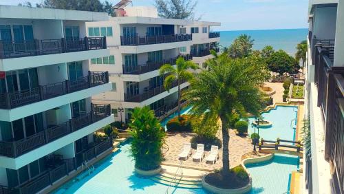 Πισίνα στο ή κοντά στο Beachfront Apartment with Balcony, Sea View & Pool View - Cha Am - Hua Hin