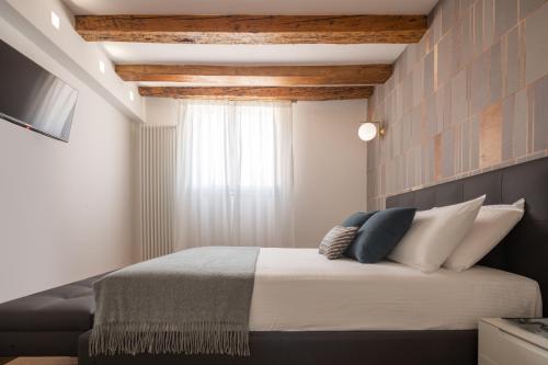 a bedroom with a large bed with a window at Ruga Bella Apartments R&R in Venice