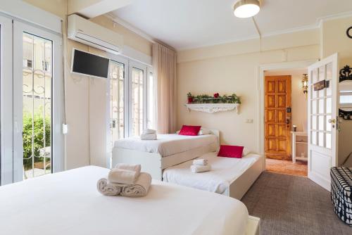 a room with three beds and a tv at Nesha Lucky nr. 23 in Lisbon