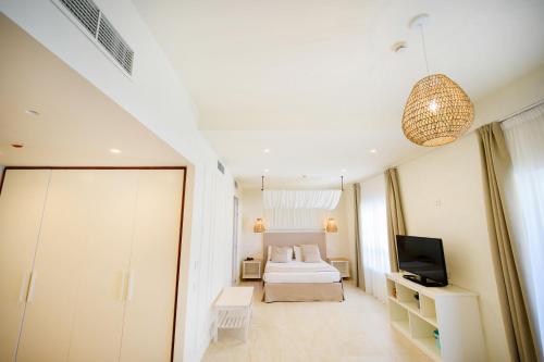 a hotel room with a bed and a television at Regiohotel Manfredi in Manfredonia