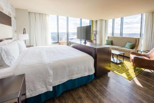 Hampton Inn & Suites Washington, D.C. - Navy Yard Image
