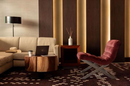 Hilton Garden Inn Downtown Dallas Image