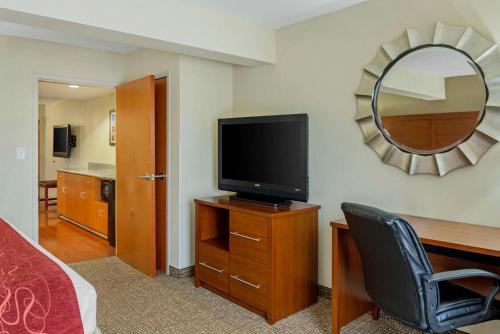 TV/Unterhaltungsangebot in der Unterkunft Comfort Suites At Virginia Center Commons