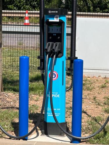 a hydrogen fueling station with a cell phone at Campanile Metz Nord - Woippy- Porte du Luxembourg A31 in Woippy