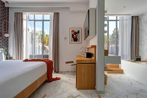 Postel nebo postele na pokoji v ubytování UMusic Hotel Madrid