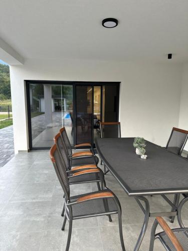 Ruang duduk di Unavis Residence