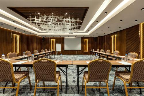 Бизнес-центр и/или конференц-зал в Ramada by Wyndham Istanbul Umraniye