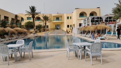 La alberca dentro o cerca de Hotel Diar Yassine