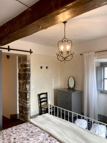 a bedroom with a large bed and a chandelier at Piccola dimora accogliente e molto panoramica in Tagliacozzo