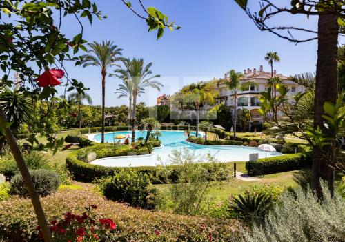 Amplio apartamento planta jardin Nagueles