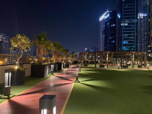 Fotografie z fotogalerie ubytování Panoramic pool with jacuzzi Elite Downtown Studio v Dubaji