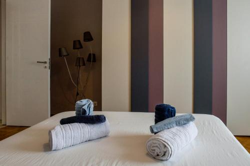 a pair of towels sitting on top of a bed at Vale a Livorno in Livorno