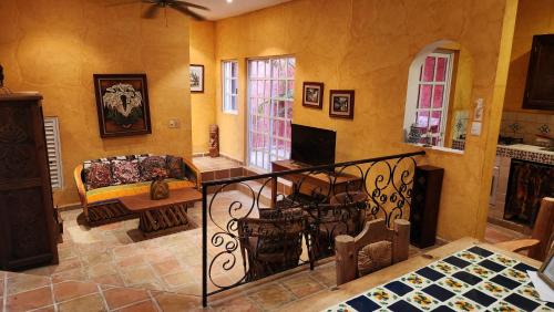 Χώρος καθιστικού στο Casa Colonial, Cozumel Villa Guava