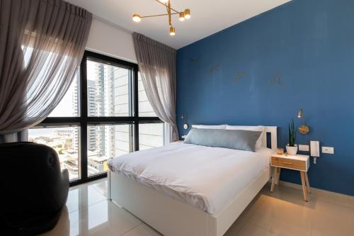 Cama ou camas em um quarto em O&O Group - 3 BR SeaFront APT Prestigious Tower