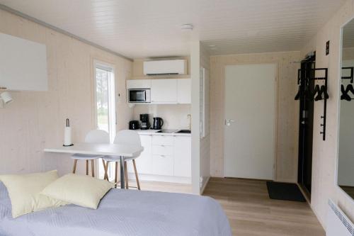 Kuchyň nebo kuchyňský kout v ubytování Hotel OmaBox - Nivala - Oma huoneisto saunalla
