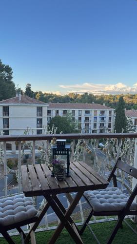 Calme, vue st Victoire, proche centre ville avec parking