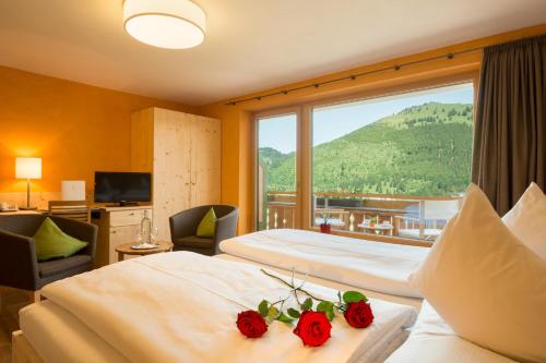 Postel nebo postele na pokoji v ubytování Biohotel Mattlihüs